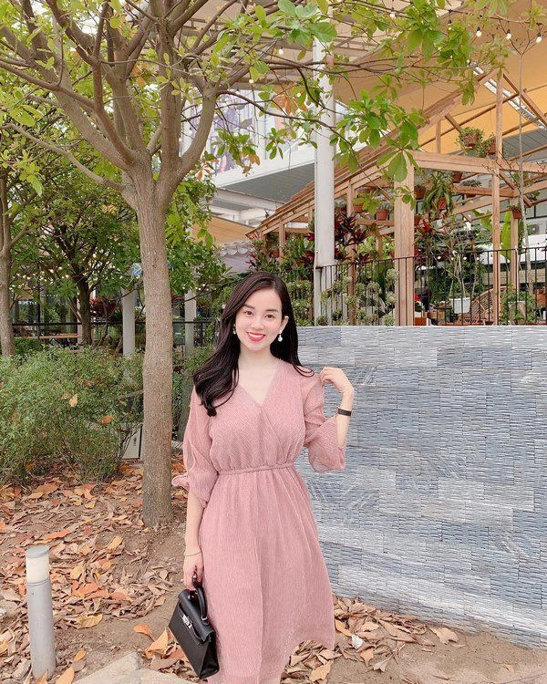 Mới cắt tóc ngắn một thời gian ly kute đã đi nối tóc tìm lại hình tượng duyên dáng - 4