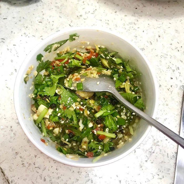 Mùa hè làm ngay gà xé phay trộn cay cho ông xã nhậu chơi - 5
