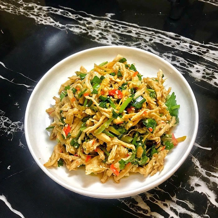 Mùa hè làm ngay gà xé phay trộn cay cho ông xã nhậu chơi - 6