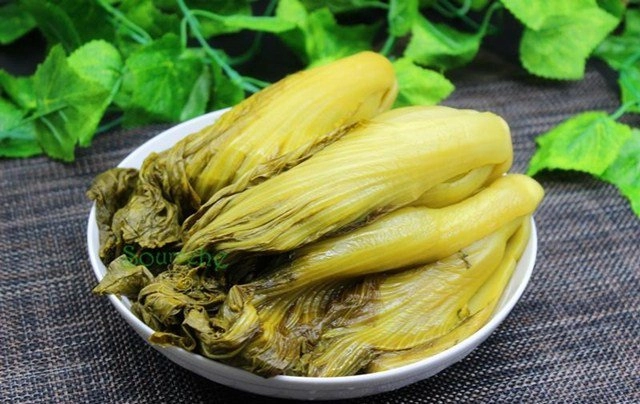 Mùa rau cải muối dưa chua theo cách này sẽ vàng ruộm thơm ngon để lâu không lo khú hỏng - 8