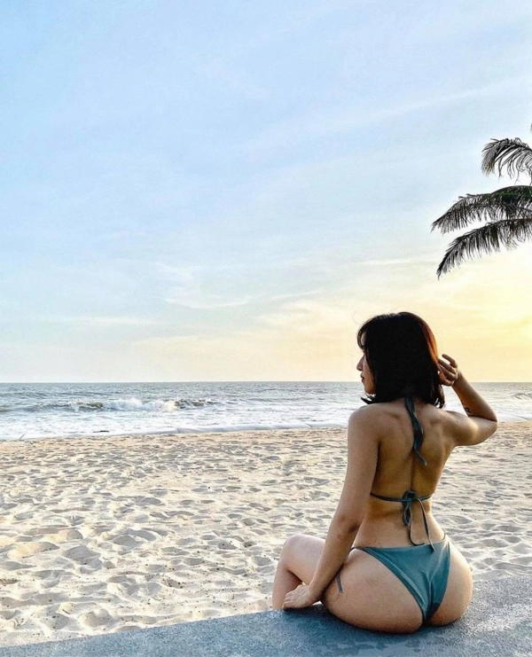 Mỹ nhân ngực tấn công mông phòng thủ khoe dáng cuốn hút với bikini làm dân tình say mê - 3