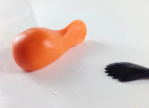 Nặn cá nemo dễ thương từ fondant - 4