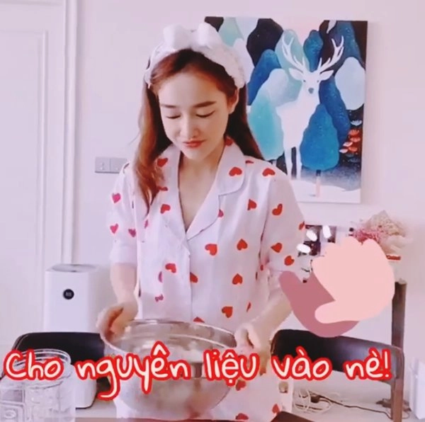 Nhã phương lóng ngóng làm bánh tặng chồng hình dạng chiếc bánh làm ai cũng phì cười - 2