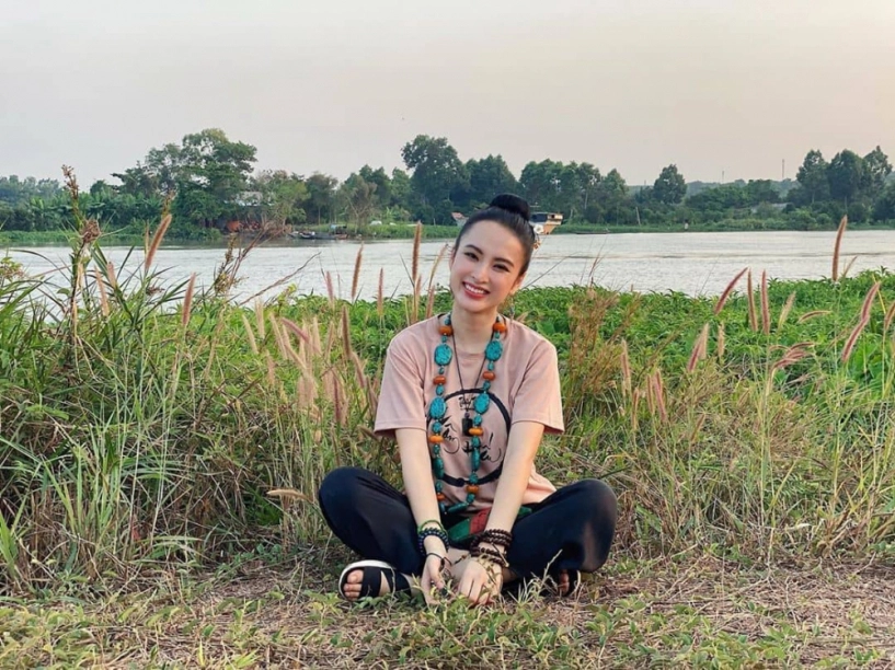 Nhan sắc ngọt ngào nhưng khi vén áo khoe eo hội mỹ nhân này lại có múi bụng cuồn cuộn - 10