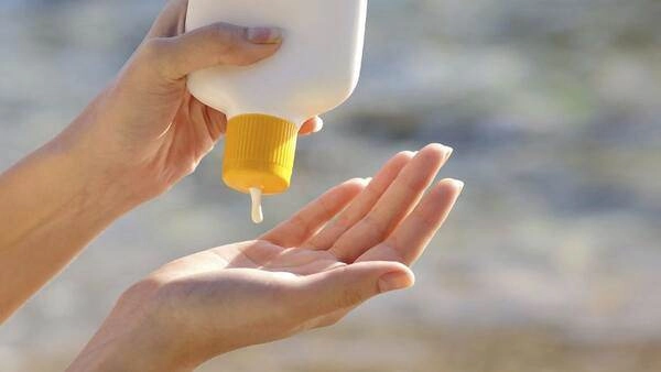 Nhật lê hứng nắng khoe mặt mộc hoàn hảo liệu da cô nàng có bị tàn phá - 7