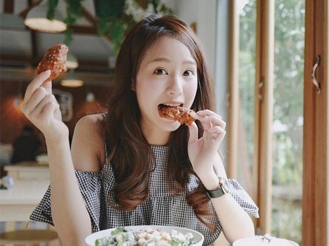 Những mỹ nhân vẫn gợi cảm dù sở hữu khuyết điểm đùi to eo bánh mì bắp tay thô - 9