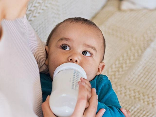 Phải làm gì khi trẻ sơ sinh bị ọc sữa và thở khò khè - 3
