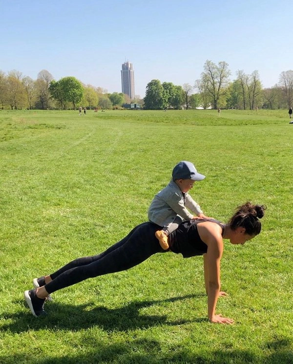 Plank challenge đánh tan mỡ bụng cùng minh tú châu bùi và yến xuân - 9