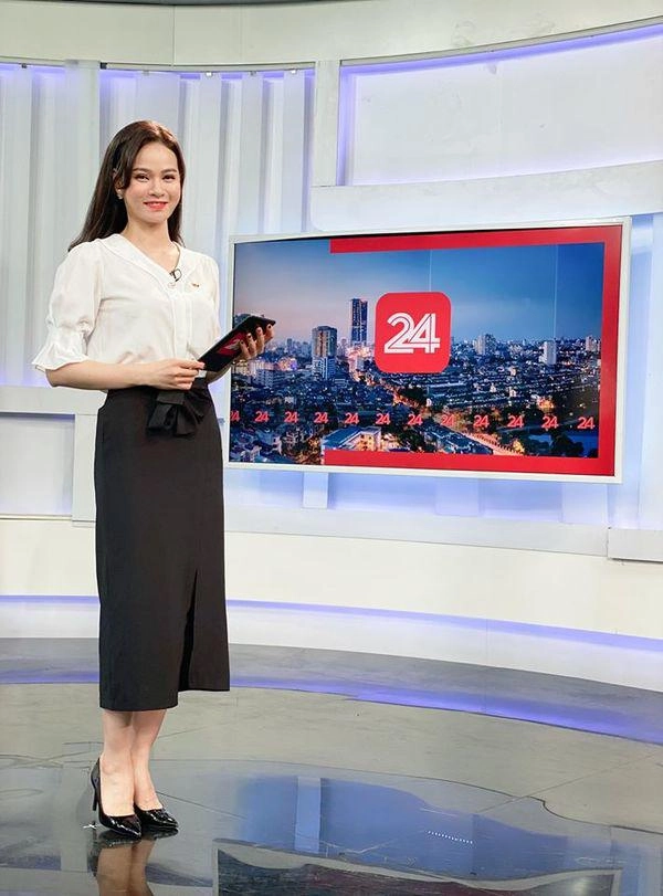 Quyết định cắt tóc mái mưa đây có lẽ là nữ btv giỏi giấu tuổi nhất nhà đài vtv - 4