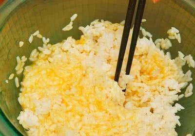 Rang cơm cho trứng hay cơm vào trước đều được quan trọng làm sao để cơm săn chắc bóng bẩy - 3