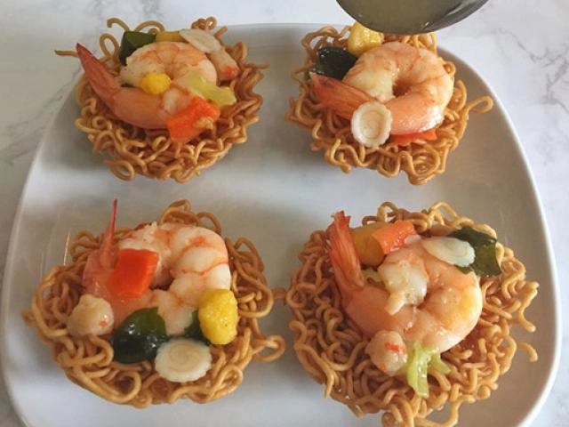 Rang rim mãi cũng chán đem tôm sốt cà chua kiểu này cơm nấu nhiều lại nhanh hết - 6