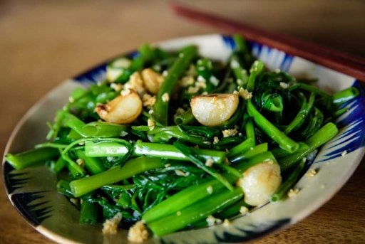 Rau muống xào tỏi ngon xanh giòn có cách làm đơn giản - 5