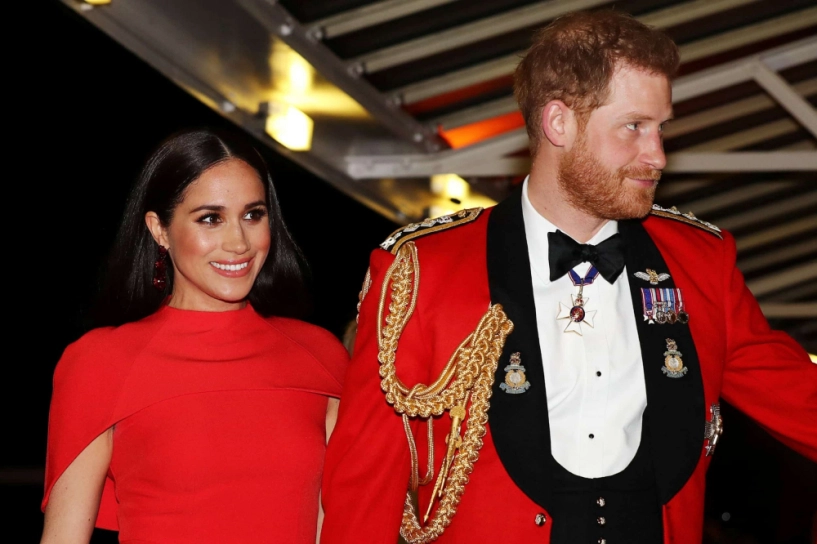 Rời khỏi hoàng gia meghan markle tạm biệt lối makeup nhẹ nhàng chuyển sang trang điểm đậm sắc sảo - 4