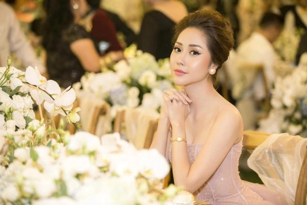 Sau 3 lần sửa mũi hư tường vi giờ đây xinh đẹp như thiên thần - 2