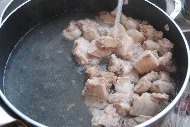 Sườn kho khoai mặn ngọt lạ miệng thêm canh sấu là đánh bại ngày hè - 3