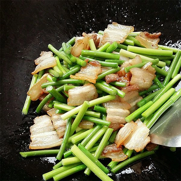 Thịt ba chỉ rang cháy cạnh với loại rau này người khó tính mấy cũng khen ngon - 4
