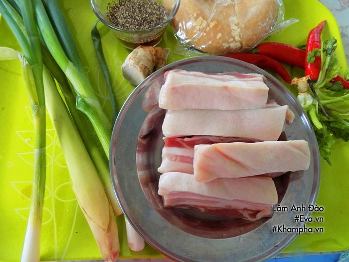 Thịt rim sả ớt đậm đà mỗi người ăn 3-4 bát cơm chẳng có gì là lạ - 1