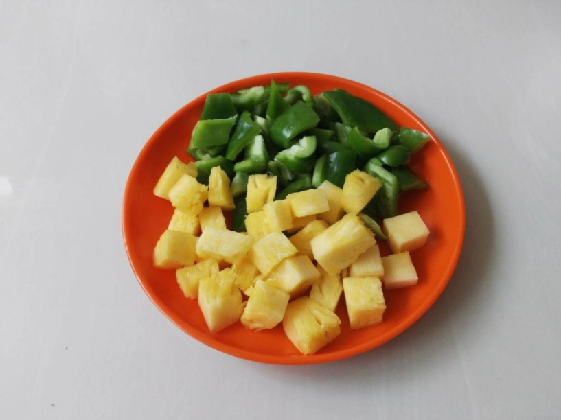 Thịt xào dứa chua ngọt vừa ngon lại đậm đà chồng con ăn 3 bát cơm vẫn thèm - 1