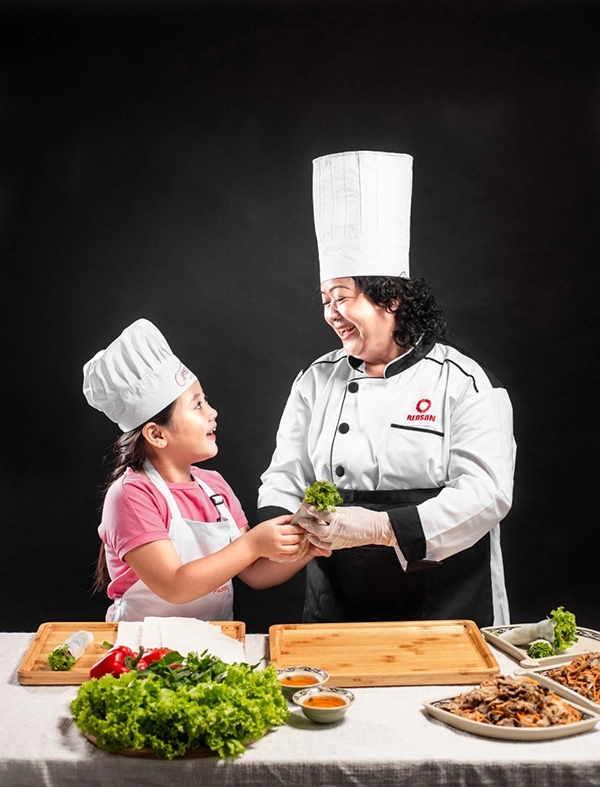 Trẻ học yêu thương từ công việc nấu nướng - 3