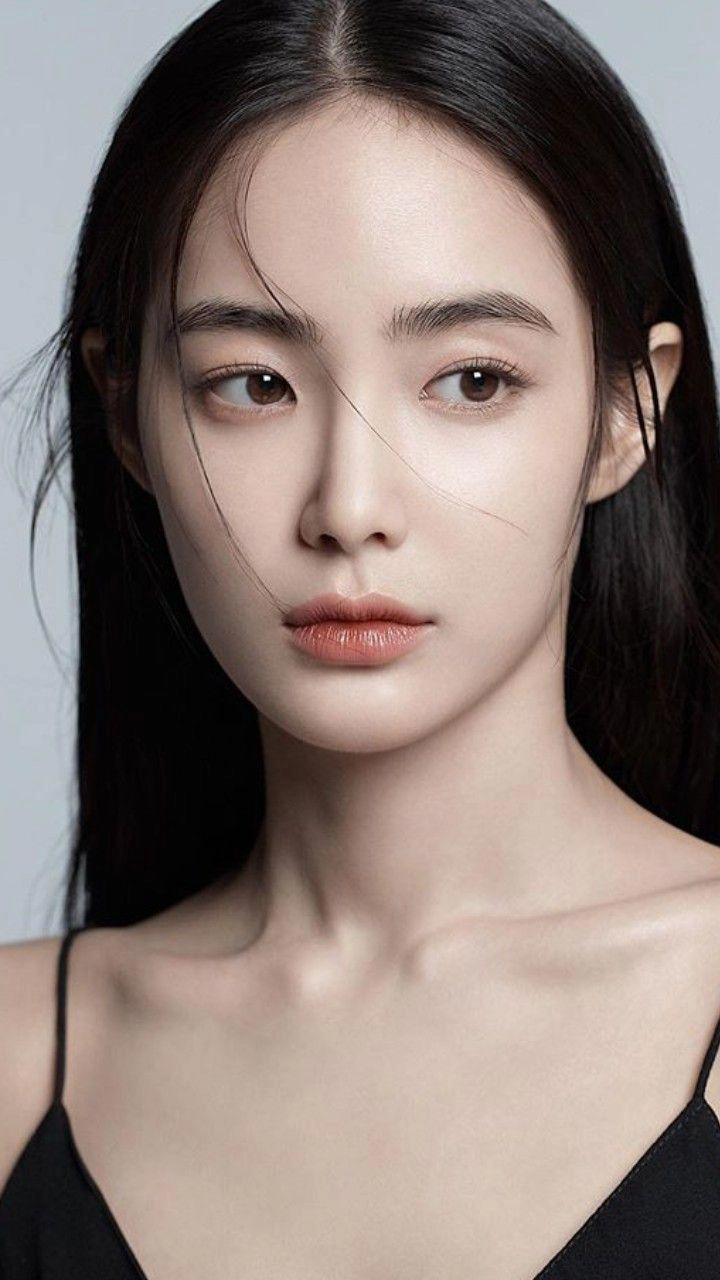 Trông qua gợi cảm là thế nhưng nhìn kỹ mới thấy makeup của mai phương thúy cũng nhiều khuyết điểm - 10