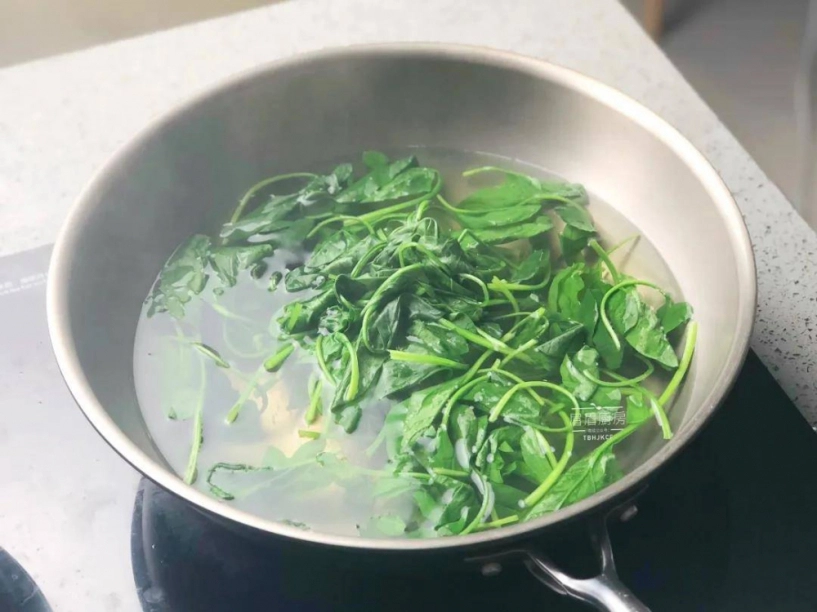 Trứng hấp tình yêu hâm nóng những ngày cả xã hội giãn cách - 1