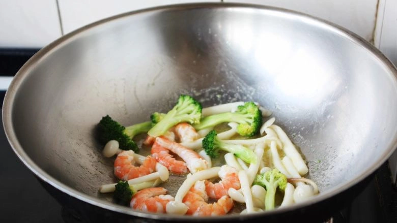 Tự làm mỳ ý kem sữa hải sản giàu dinh dưỡng vị khó cưỡng như ngoài hàng - 5
