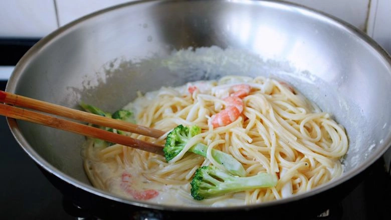 Tự làm mỳ ý kem sữa hải sản giàu dinh dưỡng vị khó cưỡng như ngoài hàng - 7