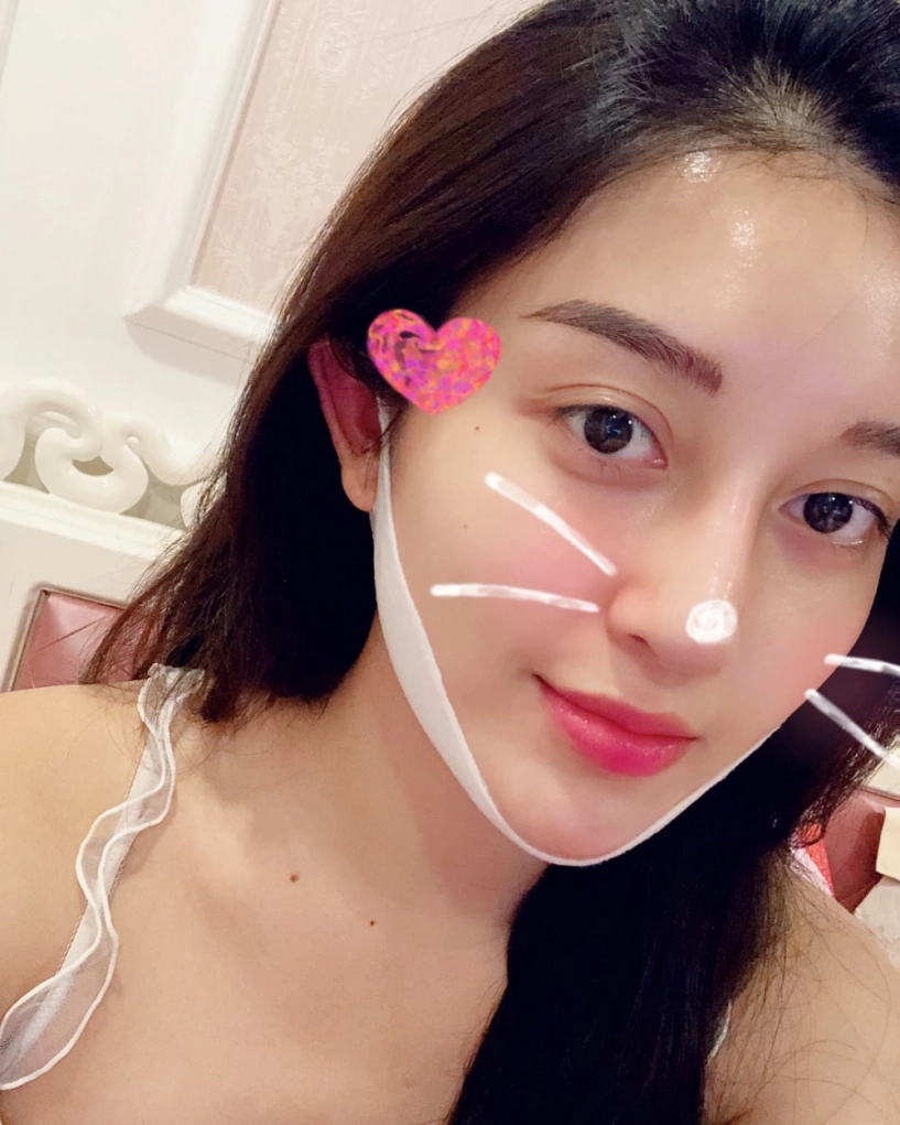 Vừa được đề cử 100 gương mặt đẹp nhất thế giới huyền my đã mắc lỗi làm đẹp - 4