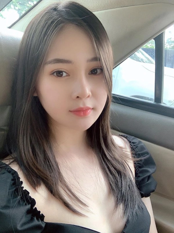 Xinh đẹp lại có mình dây cùng ngực đầy hotgirl lên hình bên bố mà bị đồn cặp đại gia - 3