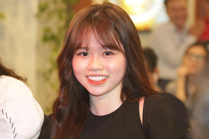 Xuất hiện cùng quang hải nhan sắc huỳnh anh gây tranh cãi nhưng chị em nên học theo điểm này - 1