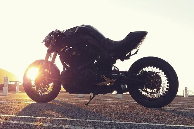 Yamaha mt-01 hầm hố và siêu ngầu trong kiểu dáng cafe fighter - 7