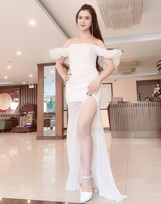 20 tuổi đăng quang nữ hoàng trang sức rồi quay về quê học diễm hương giờ 5 năm 3 con - 1