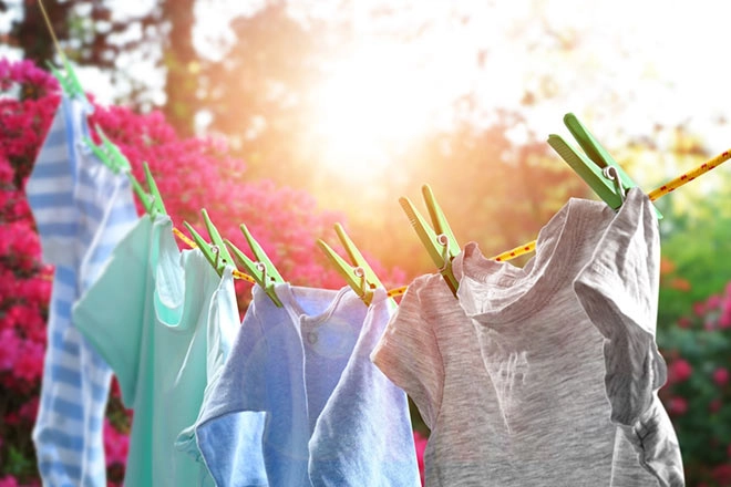 Bí quyết giặt quần áo thơm tho khô nhanh trong mùa mưa - 3