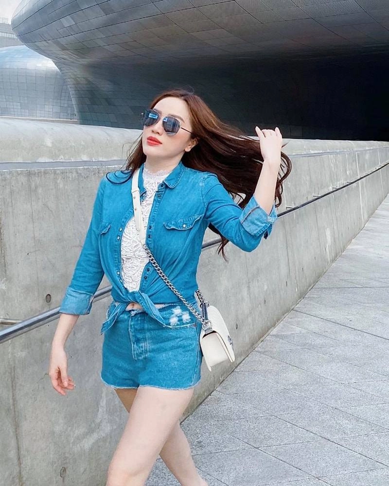 Bước qua tuổi 35 hari won kết thân style bui bam mac ao khoac rach hack tuổi tài tình - 18