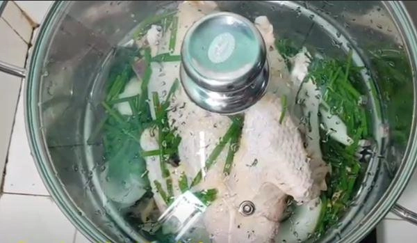 Cách làm gà hấp hành thơm ngọt ngon hết nấc - 3