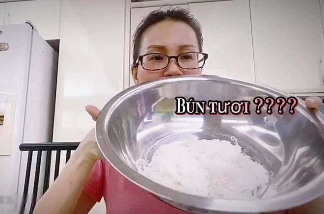 Cẩm ly vừa làm bánh gạo hàn quốc vừa hát cải lương làm fan thích thú - 2