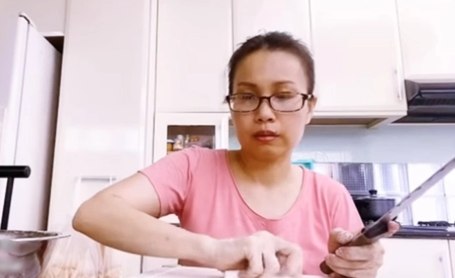 Cẩm ly vừa làm bánh gạo hàn quốc vừa hát cải lương làm fan thích thú - 3