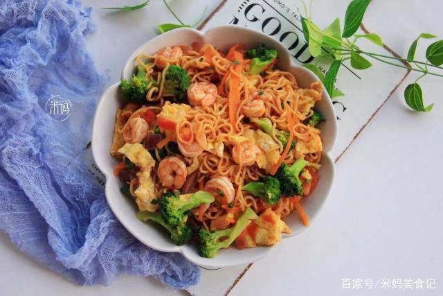Chán cơm làm mì tôm xào kiểu này cả nhà vừa ngon miệng lại không lo thiếu chất - 7
