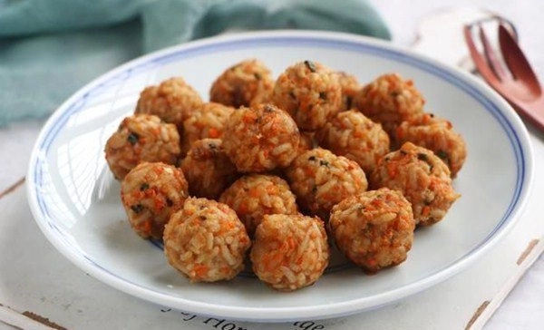 Cơm nguội đừng rang làm theo cách này chắc chắn lớn nhỏ đều yêu bao nhiêu cũng hết - 1