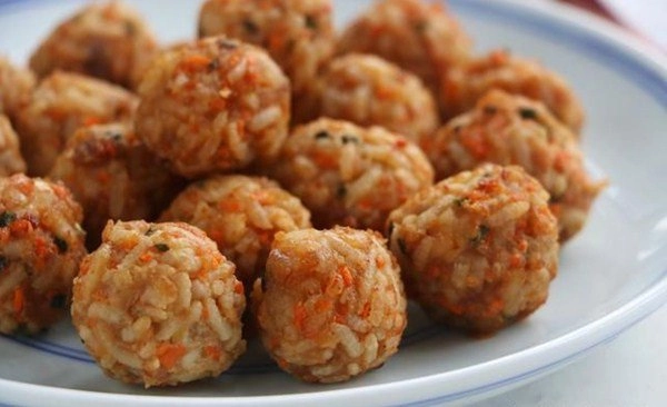 Cơm nguội đừng rang làm theo cách này chắc chắn lớn nhỏ đều yêu bao nhiêu cũng hết - 2