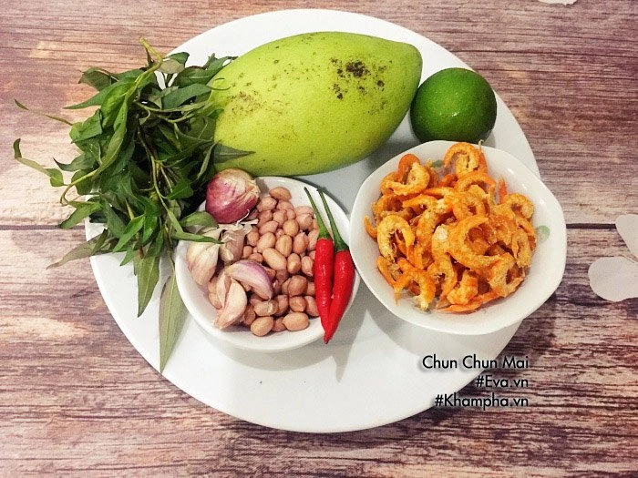 Cuối tuần làm gỏi xoài tôm khô chua chua ngọt ngọt ai ăn xong cũng đòi ăn tiếp - 1