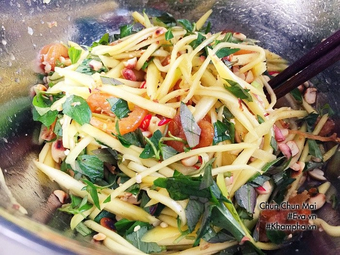 Cuối tuần làm gỏi xoài tôm khô chua chua ngọt ngọt ai ăn xong cũng đòi ăn tiếp - 6