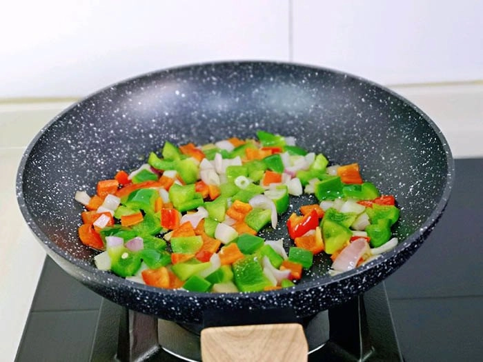Cuối tuần mẹ làm thịt bò lúc lắc cả nhà ăn hết bát cơm này đến bát khác - 4