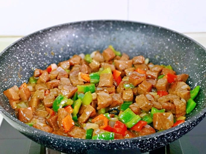 Cuối tuần mẹ làm thịt bò lúc lắc cả nhà ăn hết bát cơm này đến bát khác - 6