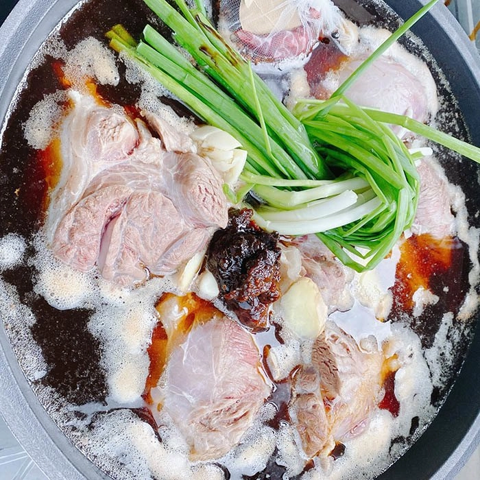 Cuối tuần rảnh rỗi om bắp bò kiểu này cả nhà ăn ngay không cần phải mời gọi - 6