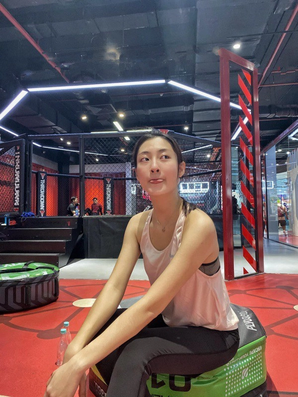 Đang mùa thi cử mà sợ béo lương thuỳ linh chăm chỉ tranh thủ ca trưa trốn đi tập gym - 3