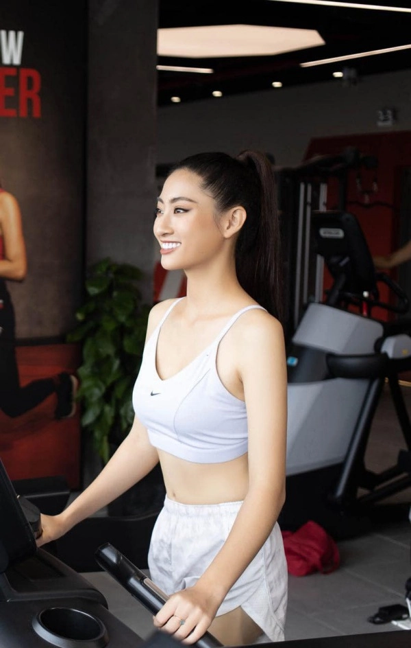 Đang mùa thi cử mà sợ béo lương thuỳ linh chăm chỉ tranh thủ ca trưa trốn đi tập gym - 4