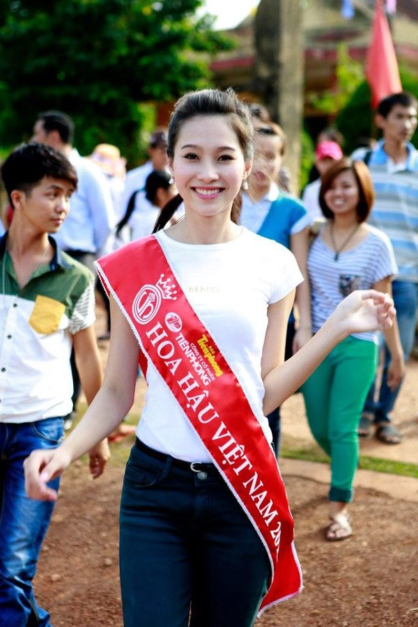 Đặng thu thảo từ người đẹp mờ nhạt đến thần tiên tỉ tỉ mặc gì cũng thành trend - 5