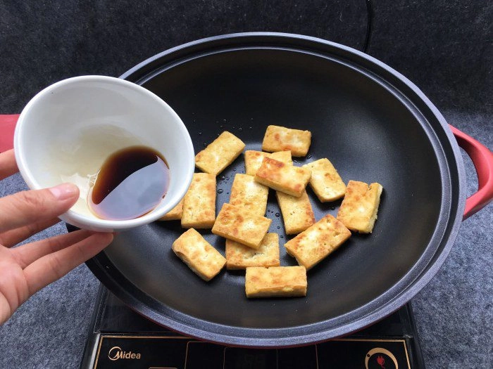 Đậu phụ rim chua ngọt vừa rẻ tiền lại ngon ai nhìn thấy cũng không cưỡng lại được - 5