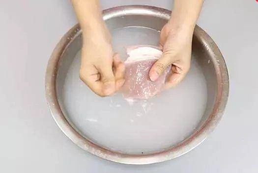 Đừng chần thịt lợn làm cách này thịt sạch bong không còn lo vi khuẩn - 2